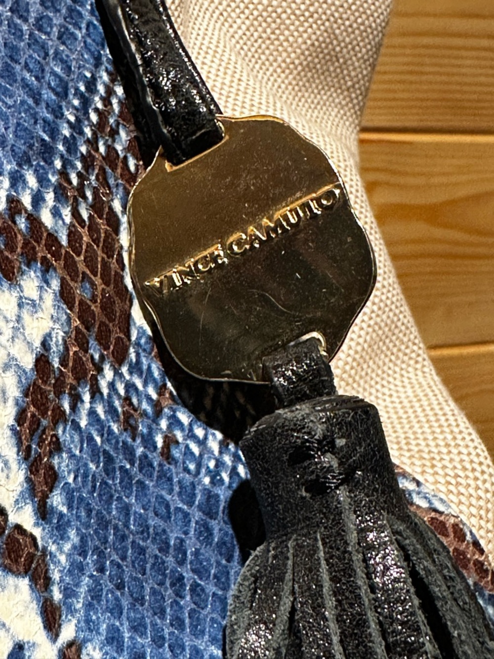Vince Camuto snake print tote bag - Picture 12 of 13